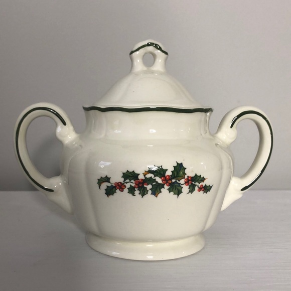 Vintage Royal Tudor Holly & Berries Sugar Bowl With Lid - Picture 4 of 12